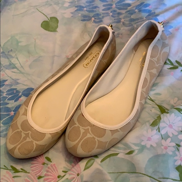 Coach Flats - Picture 3 of 4